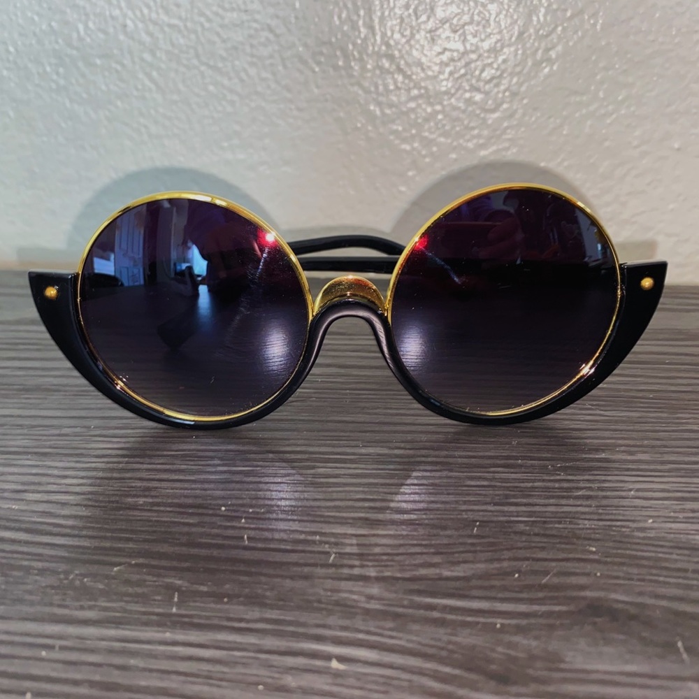 🌈Funky black & gold circle shades✨